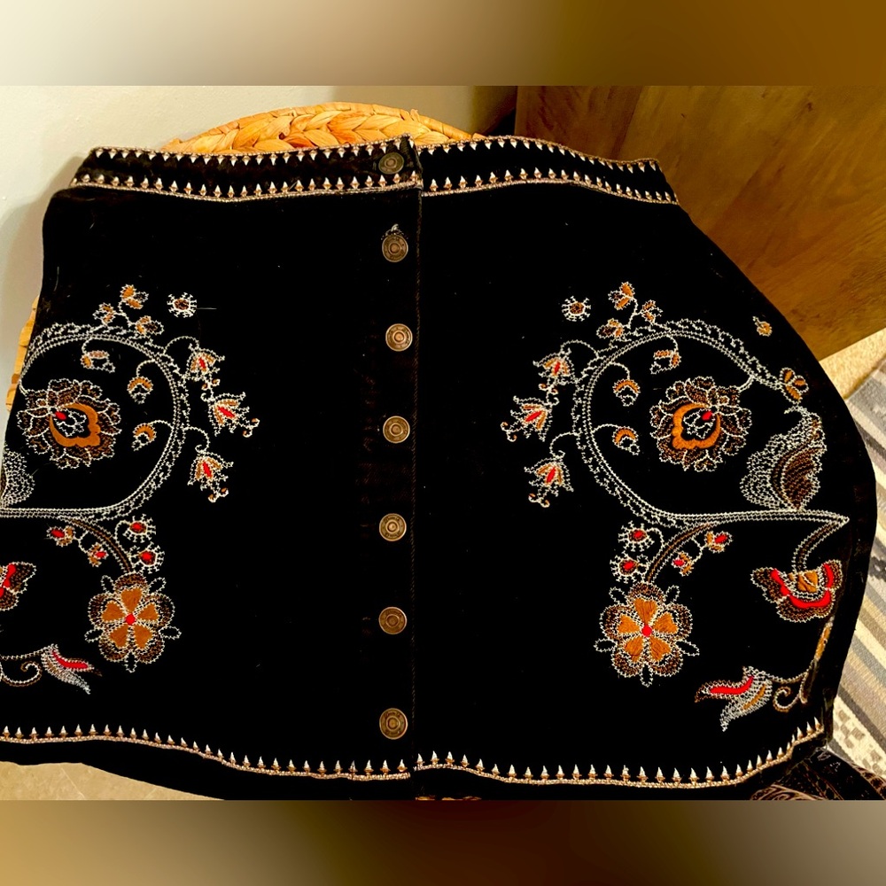 Size 14 Black denim embroidered skirt. Denim & Co $20